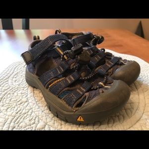 Keen Toddler size 9